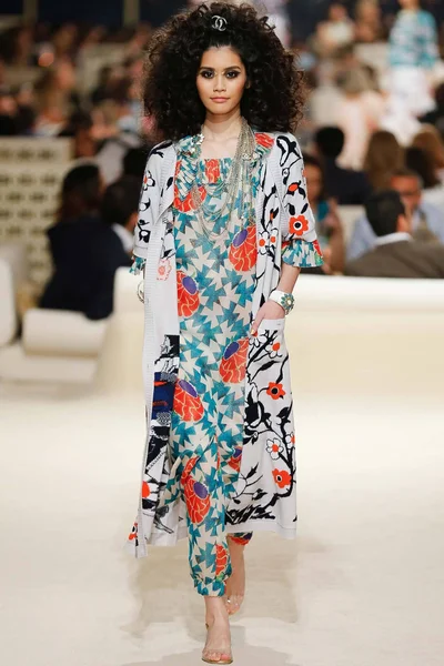 Look 50